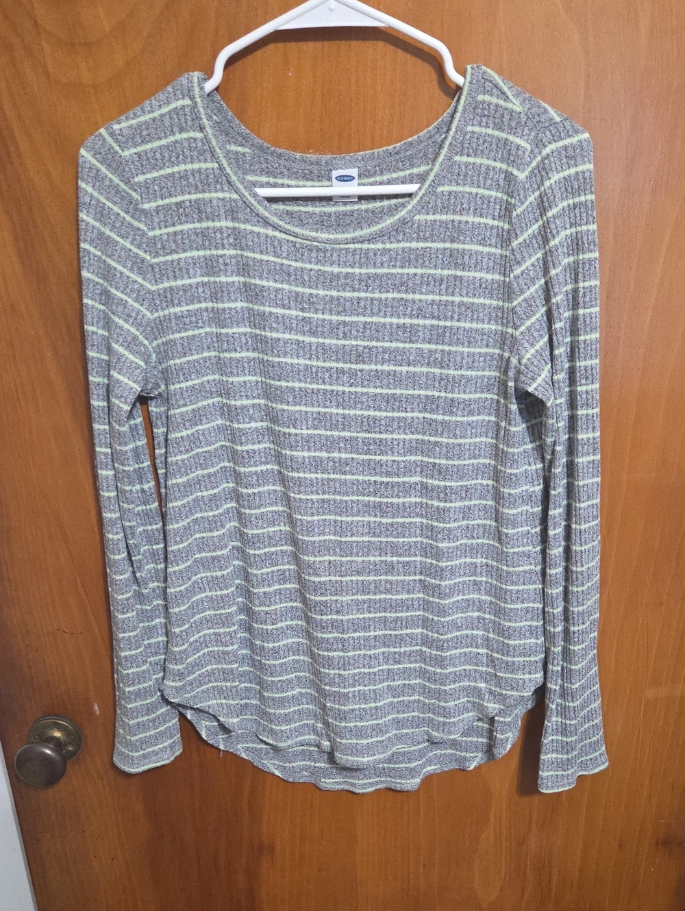 Womens Size Medium- Old Navy Long-Sleeve Tee